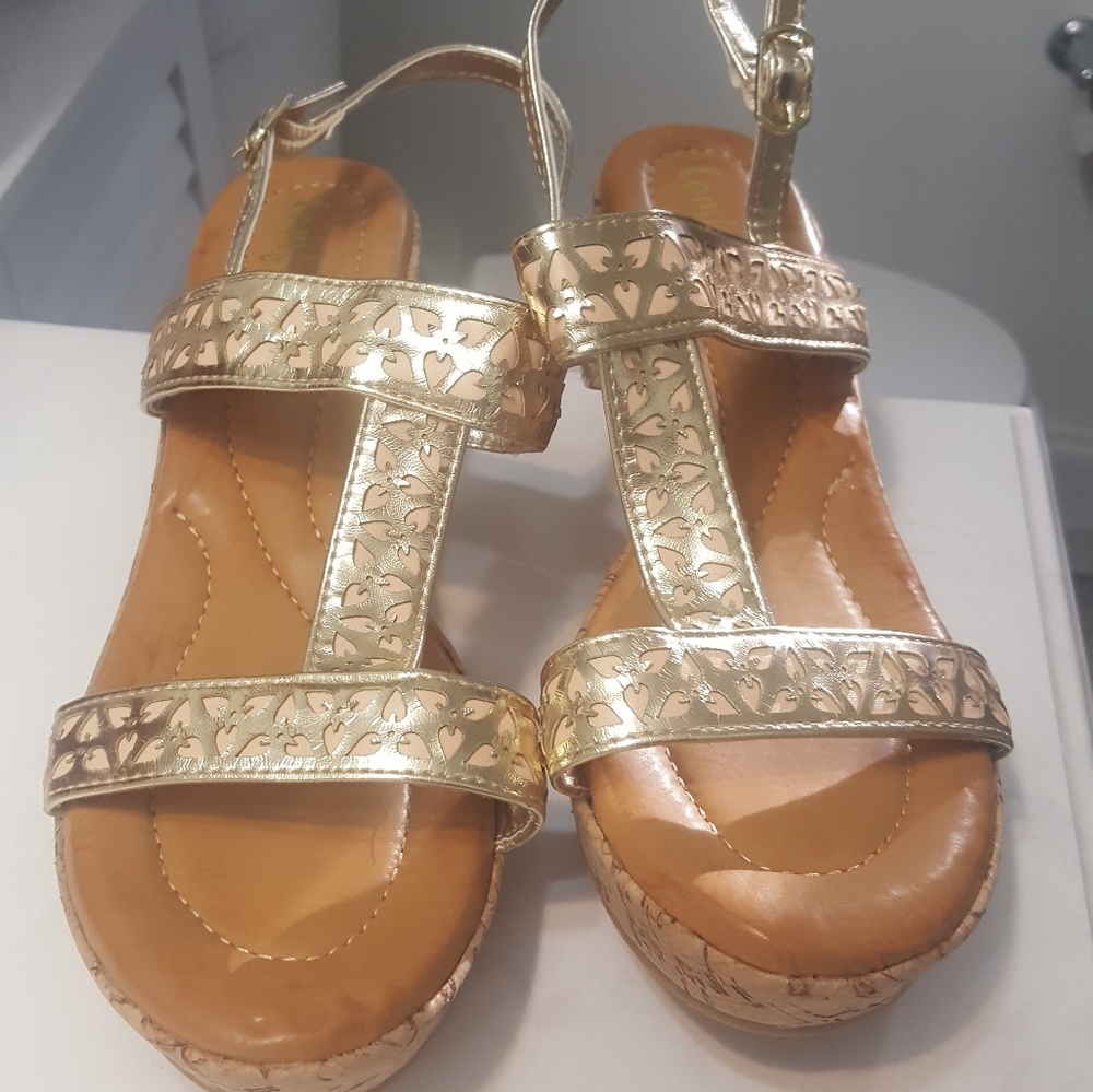 Comfy soles, never worn cork gold/nude sandal